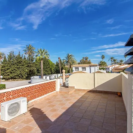 Будинок відпочинку Lovely In With Kitchen *