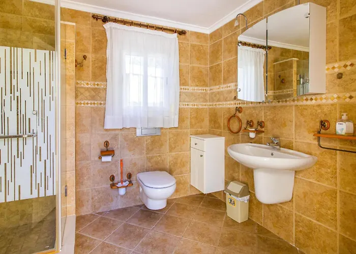 Будинок відпочинку Lovely In With Kitchen