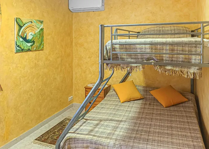 Lovely In With Kitchen בית נופש